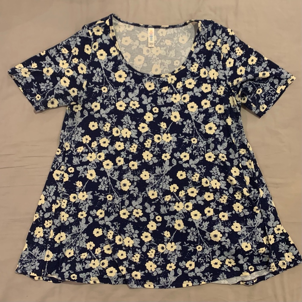 LuLaRoe Perfect Tee - Medium